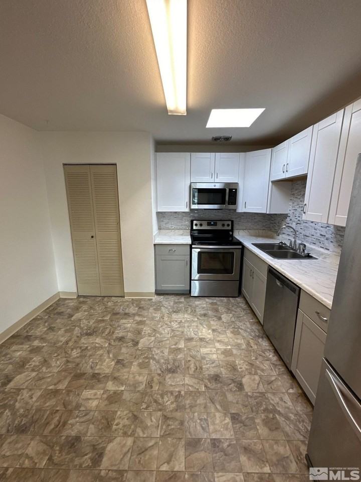 1005 Baywood Dr Apt A - Photo 4 of 13