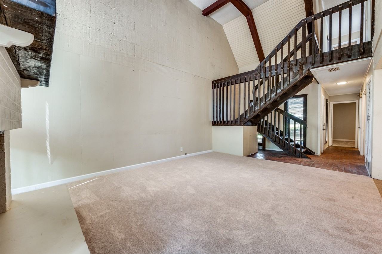 412 Hollyhill Ln - Photo 5 of 15
