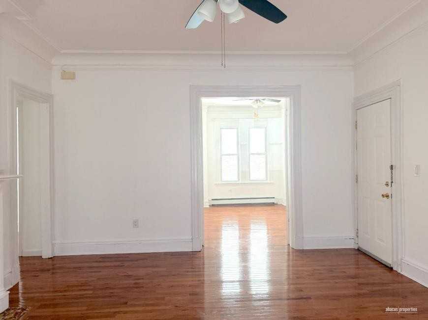 1918 Cortelyou Rd - Photo 3 of 10