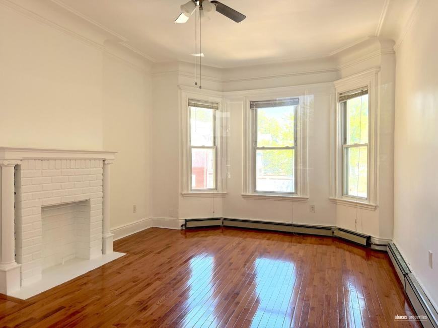 1918 Cortelyou Rd - Photo 4 of 10