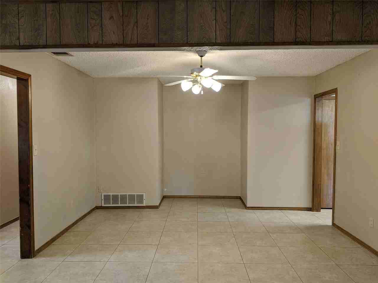 204 Bremen Dr - Photo 5 of 15