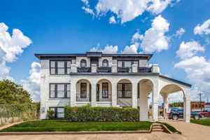 featured image of 2309 Wesley St #D