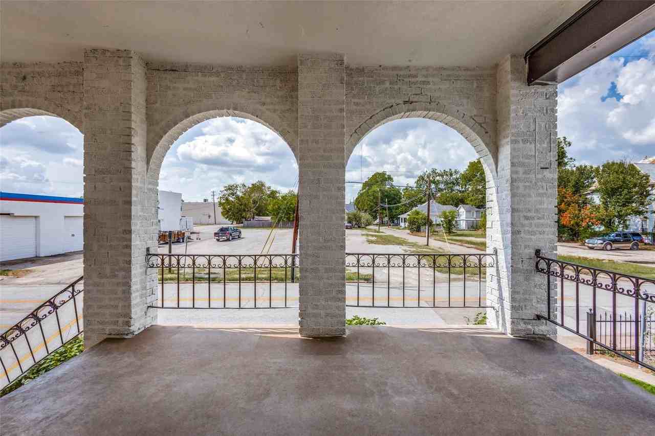 2309 Wesley St #D - Photo 3 of 16