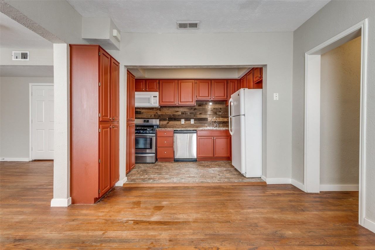 2309 Wesley St #D - Photo 5 of 16
