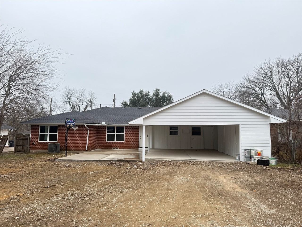 1210 Hall St - Photo 2 of 33