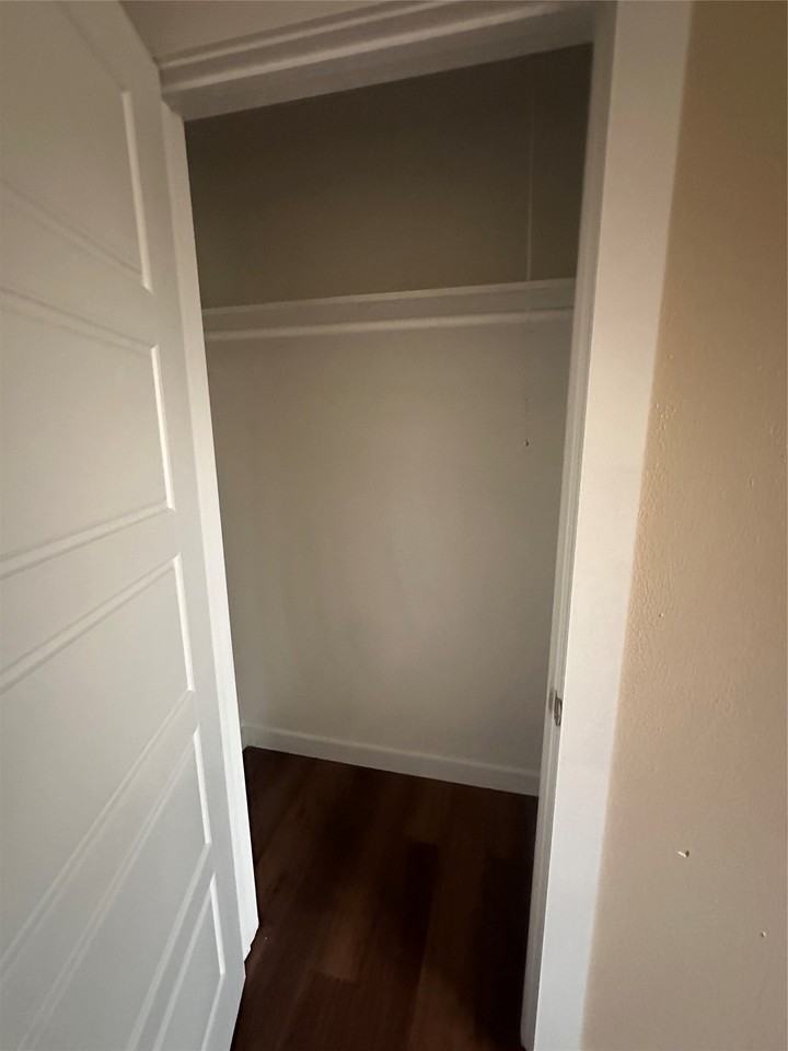 1210 Hall St - Photo 7 of 33