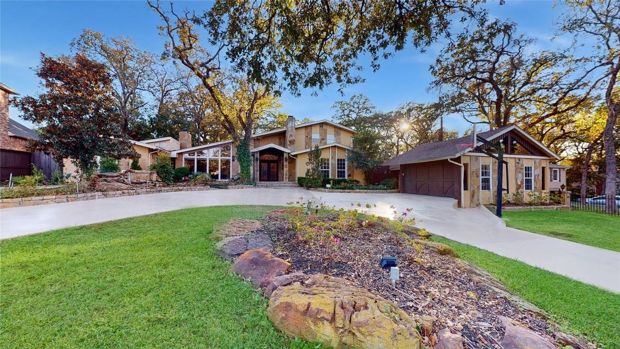 2821 Dove Pond Dr