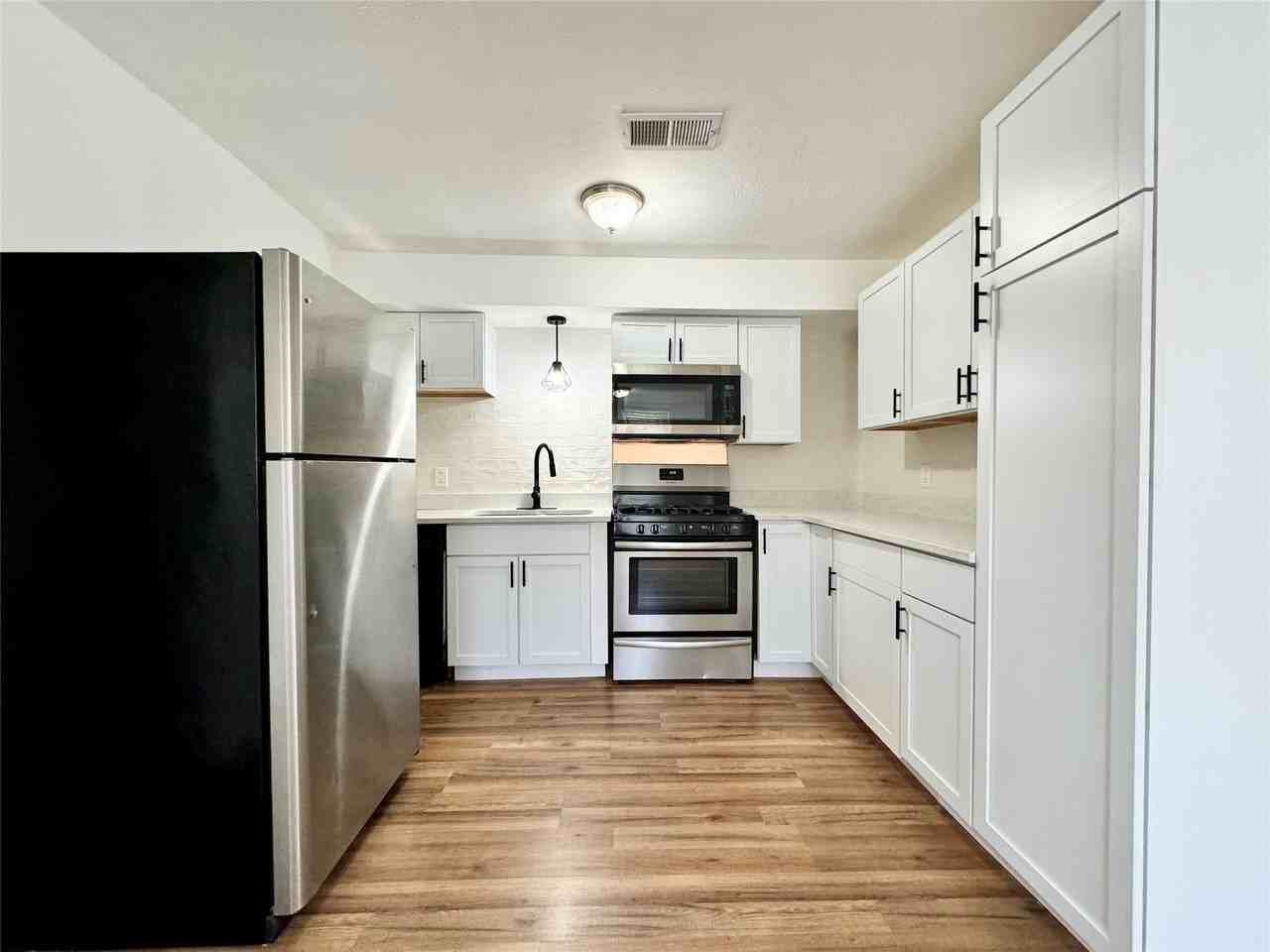2309 Wesley St #A - Photo 7 of 20