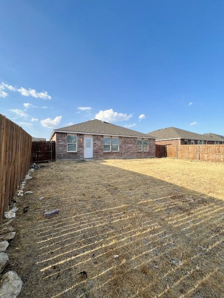 5825 Mountain Bluff Dr - Photo 3 of 14