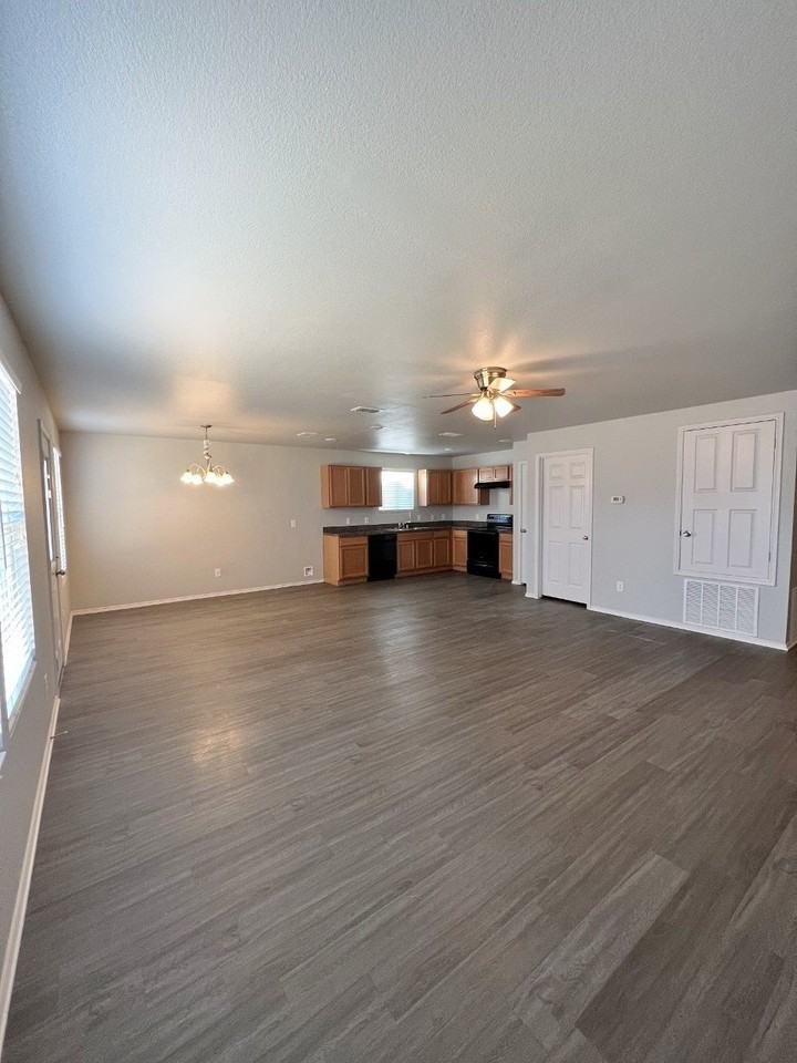 5825 Mountain Bluff Dr - Photo 5 of 14