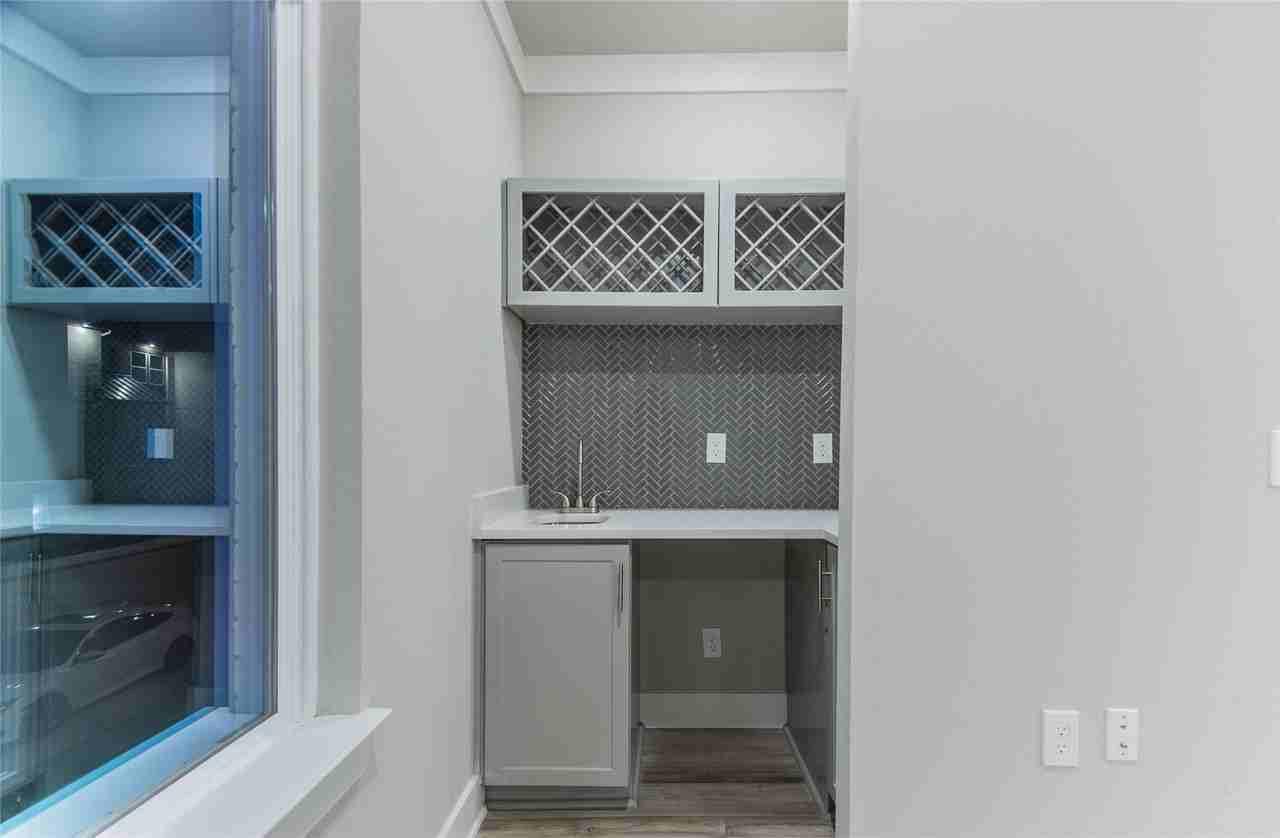 3325 Norris St - Photo 4 of 22
