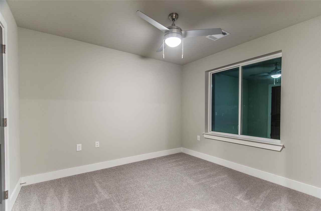 3325 Norris St - Photo 6 of 22