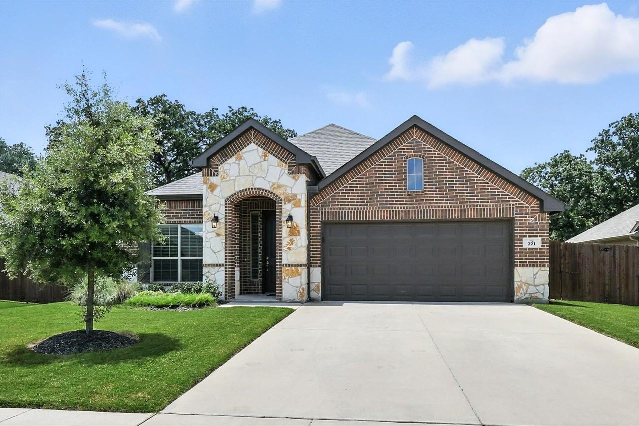 221 Gardenia Dr