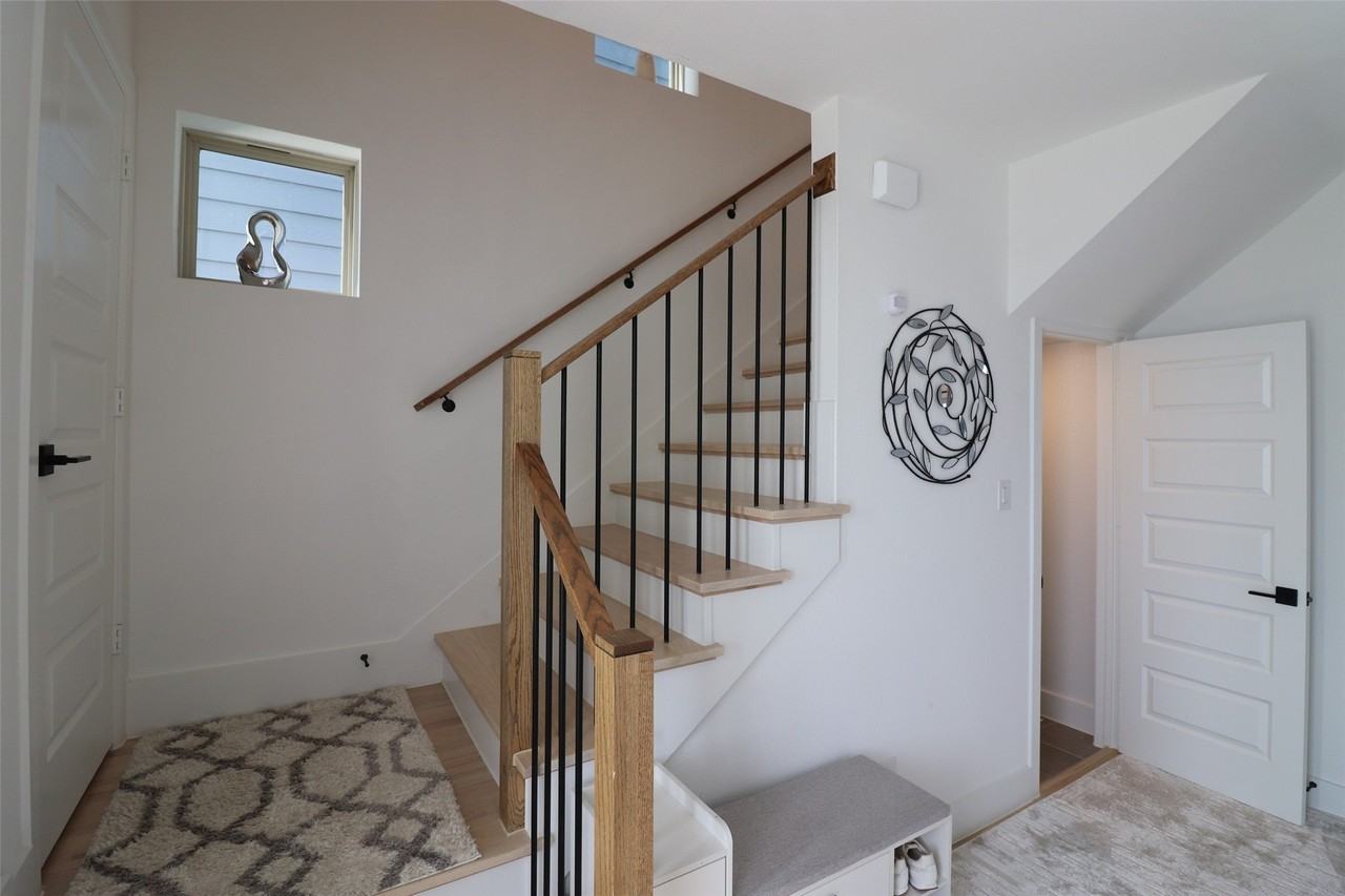 1205 Marc Pl - Photo 3 of 32