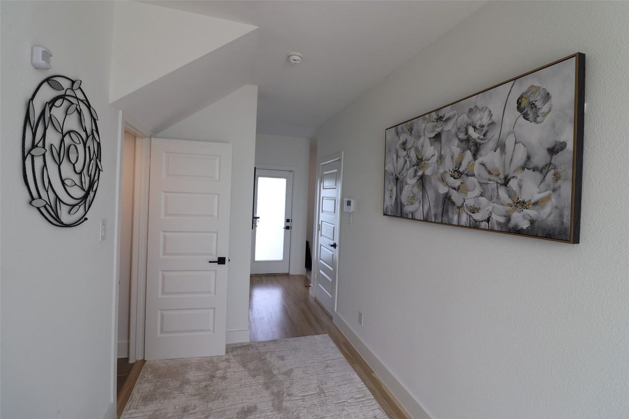 1205 Marc Pl - Photo 4 of 32