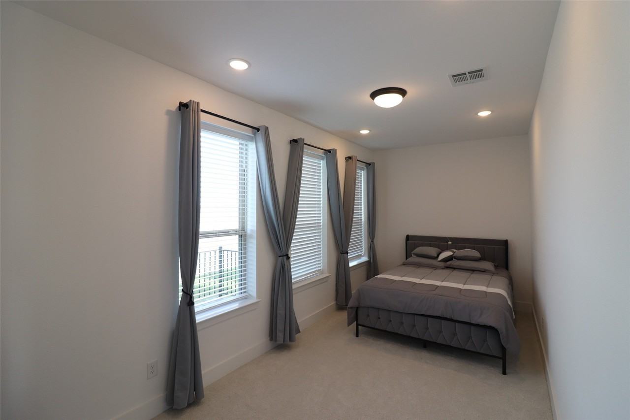 1205 Marc Pl - Photo 6 of 32