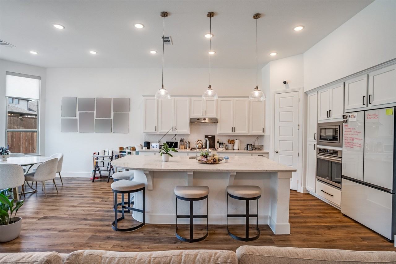 1308 Bluebonnet Ln - Photo 6 of 26