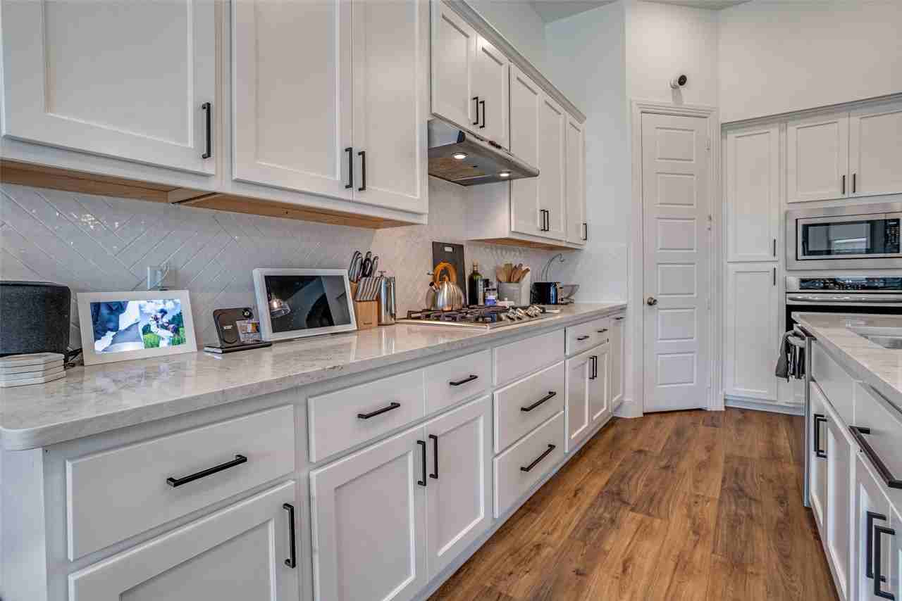 1308 Bluebonnet Ln - Photo 7 of 26