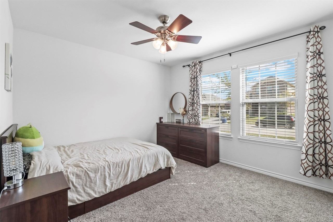 420 Gunsmoke Trl - Photo 5 of 17