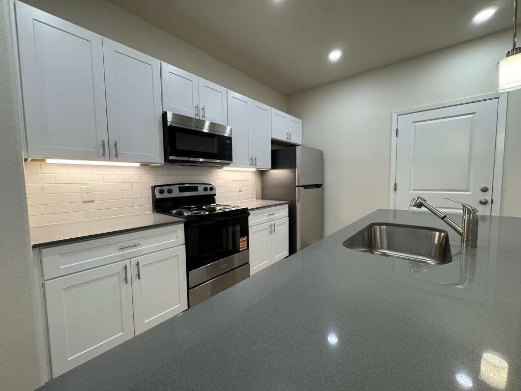 1219 S Austin St #1219 - Photo 6 of 15