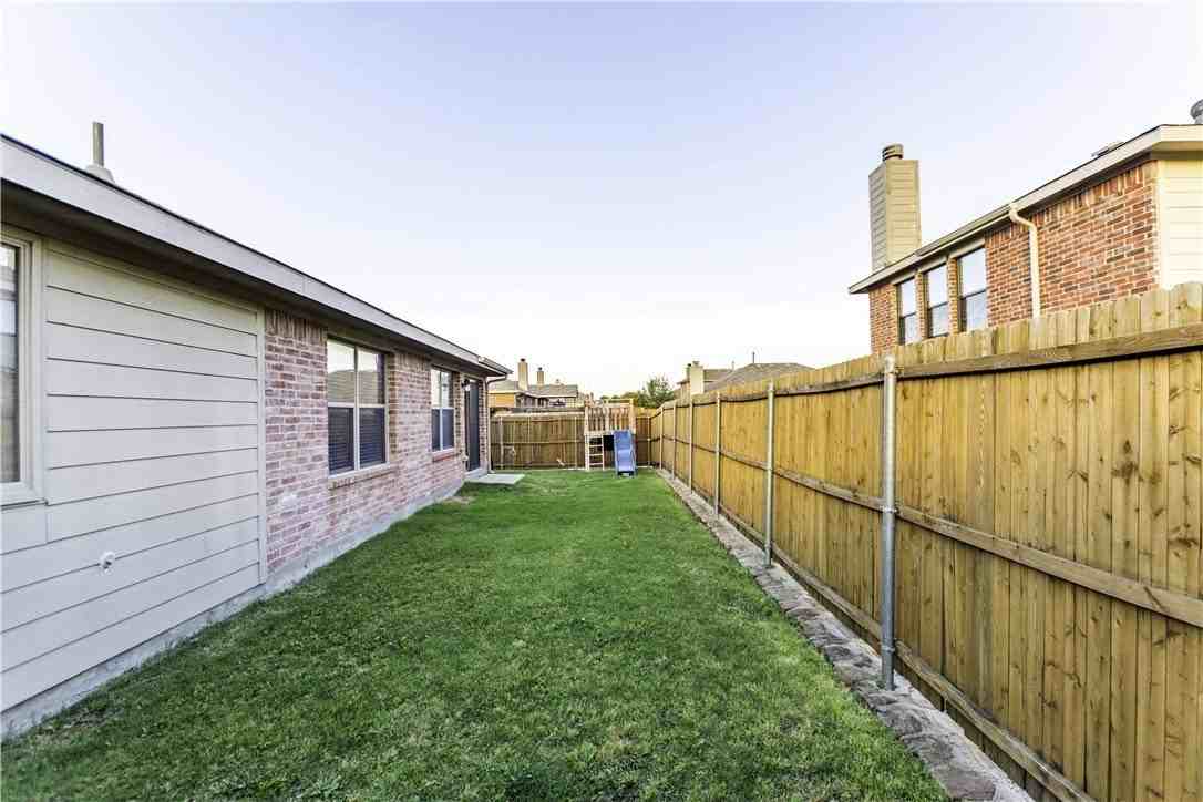 365 Basswood Ln - Photo 5 of 26