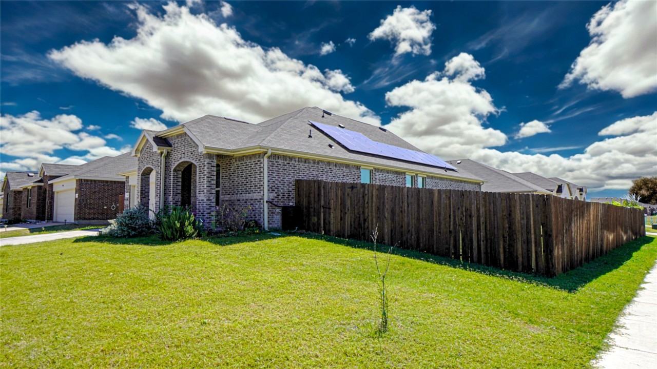733 Alden Dr - Photo 2 of 20