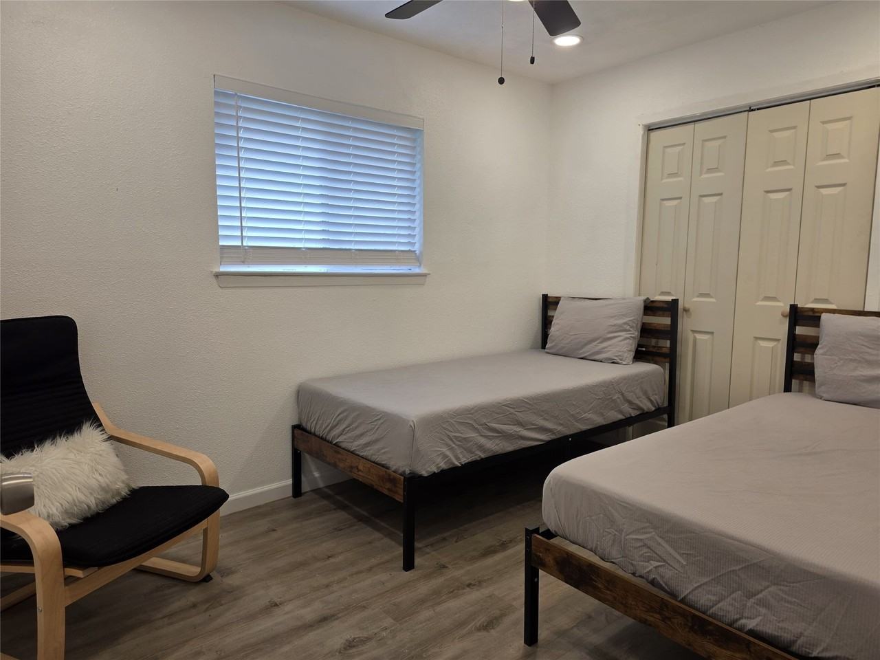 853 Broadway Ave #A - Photo 5 of 6