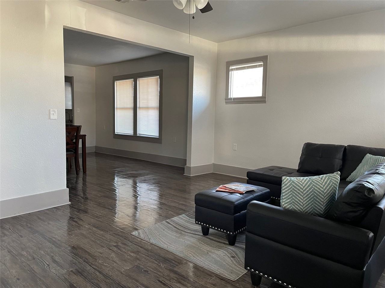 2722 Travis Ave - Photo 6 of 16