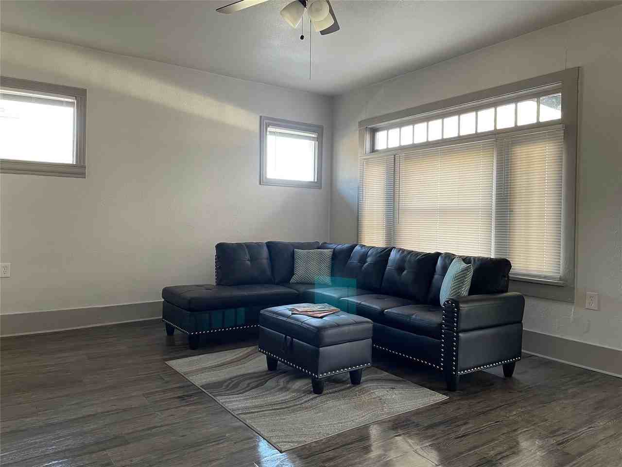 2722 Travis Ave - Photo 7 of 16