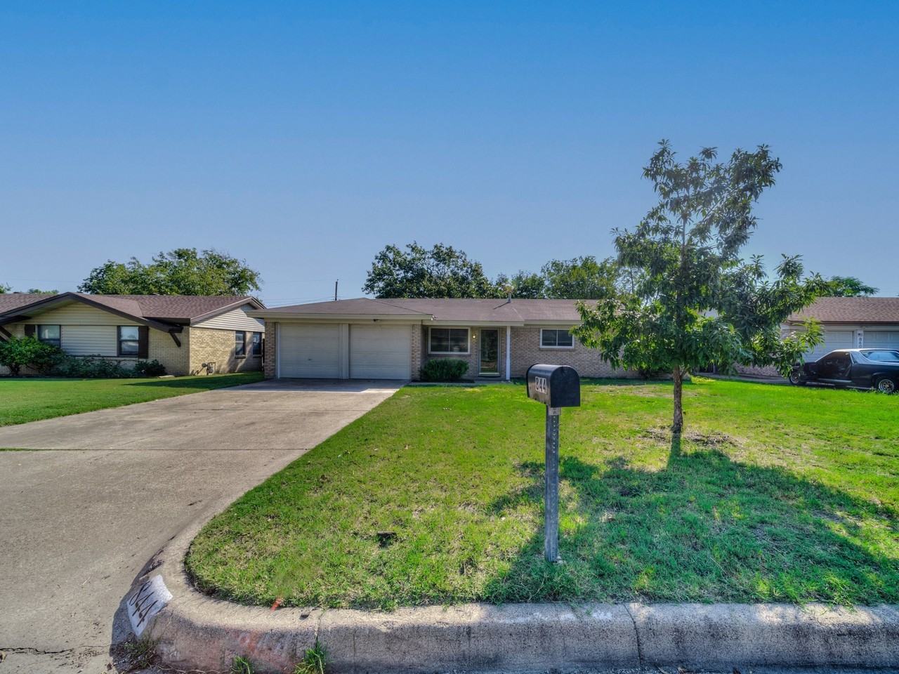 844 Saddle Rd - Photo 3 of 27