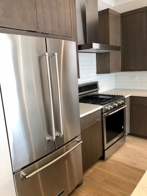 3343 N Kenmore Ave - Photo 2 of 10