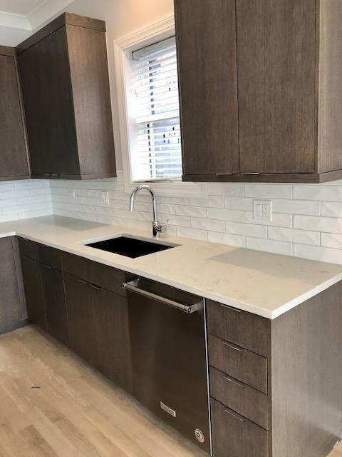 3343 N Kenmore Ave - Photo 3 of 10