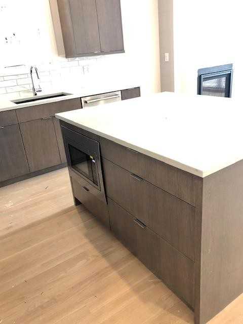3343 N Kenmore Ave - Photo 4 of 10
