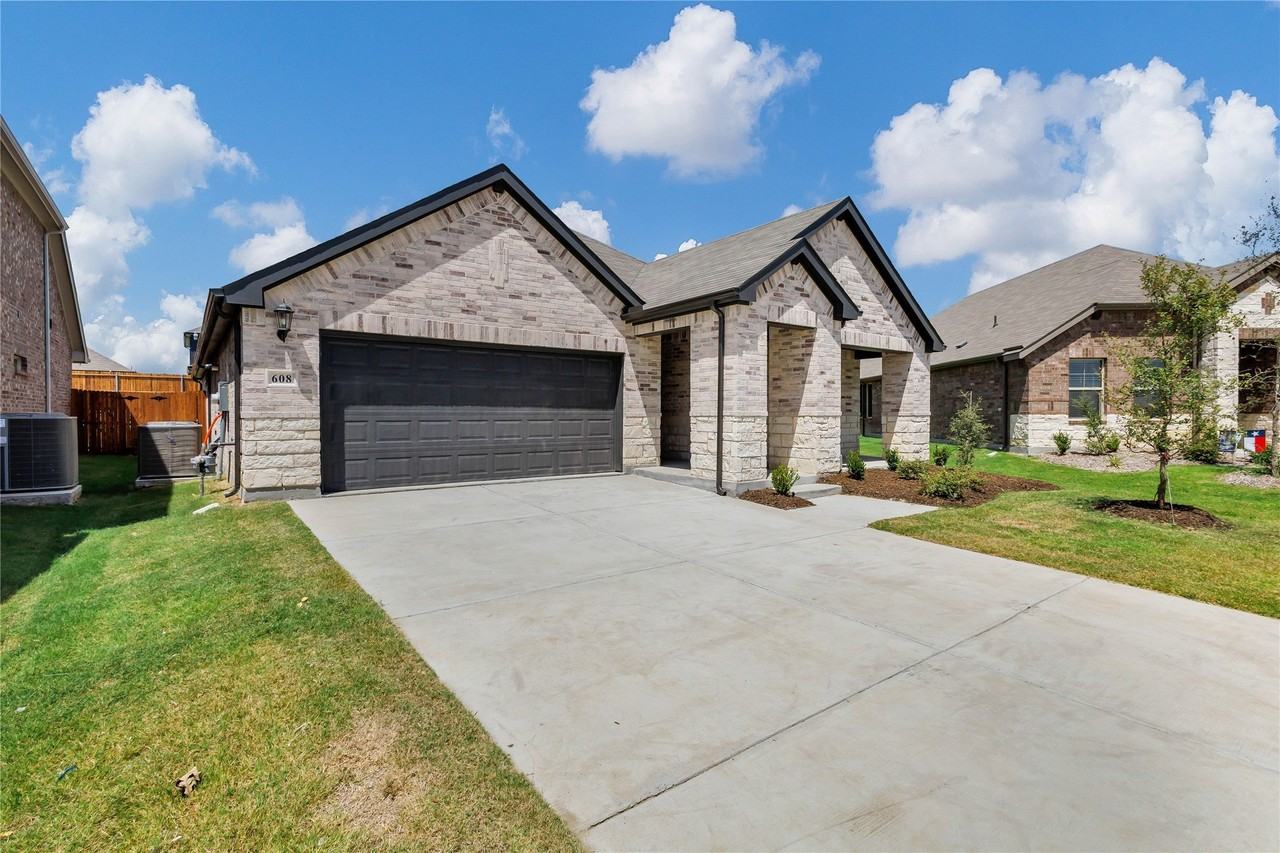 608 Willet Dr - Photo 4 of 30