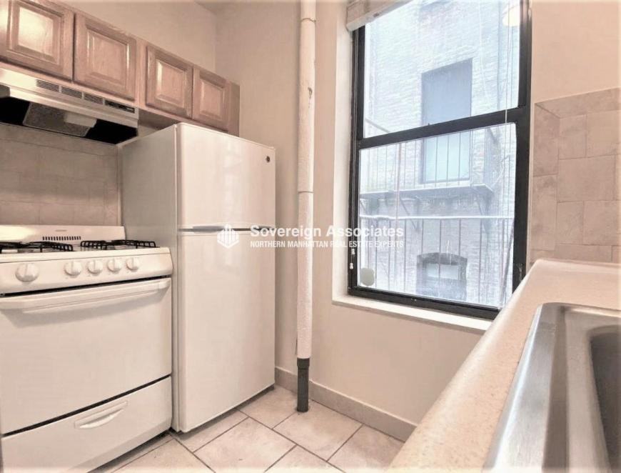 3135 Broadway - Photo 7 of 10