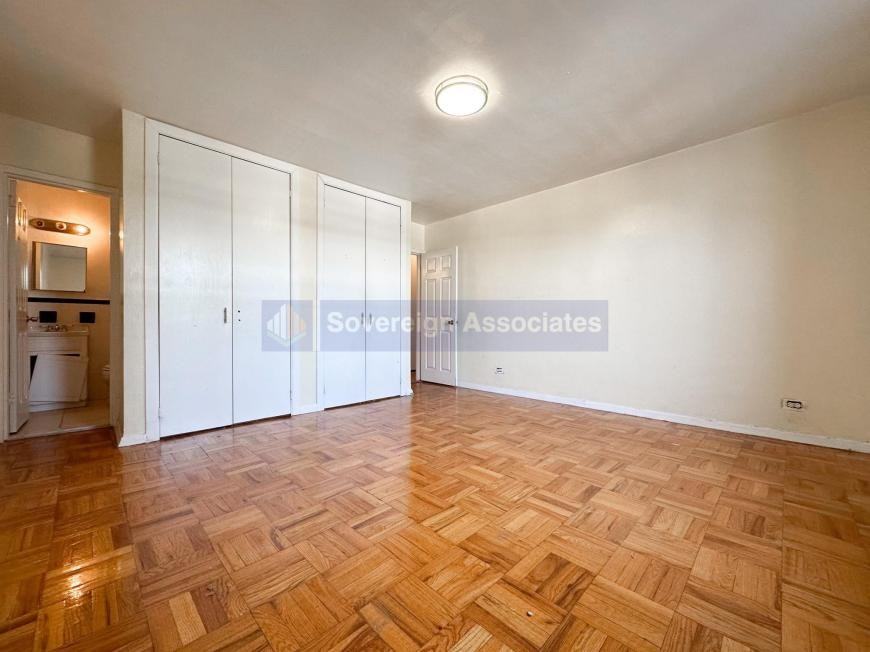 210 W 251st St - Photo 4 of 9