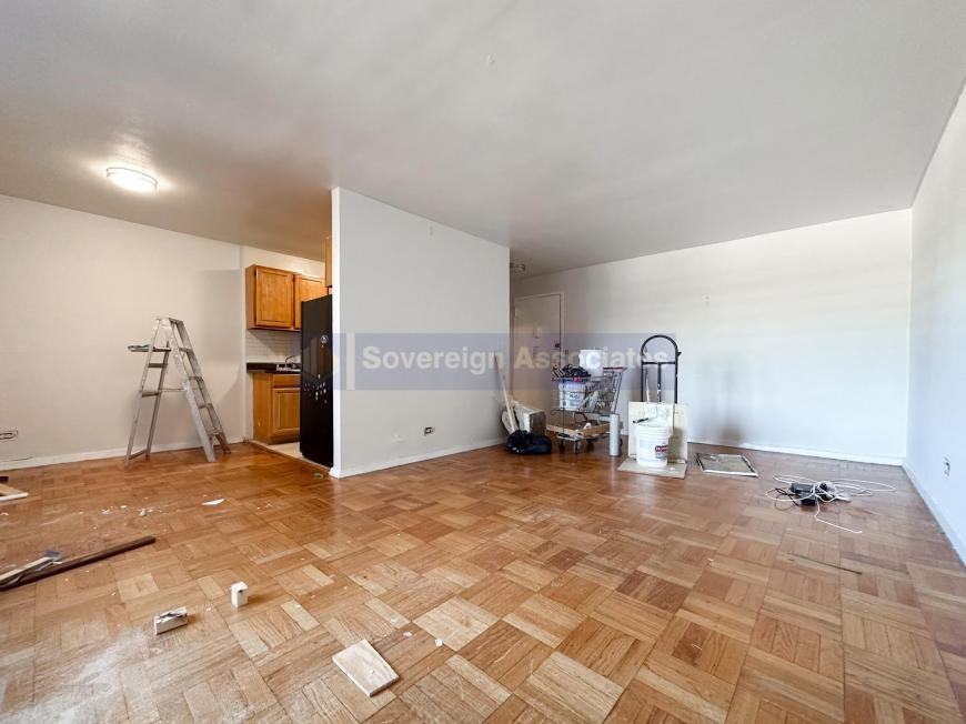 210 W 251st St - Photo 6 of 9