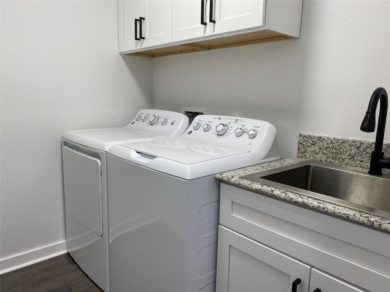 340 Sunnyside Dr #B - Photo 6 of 23
