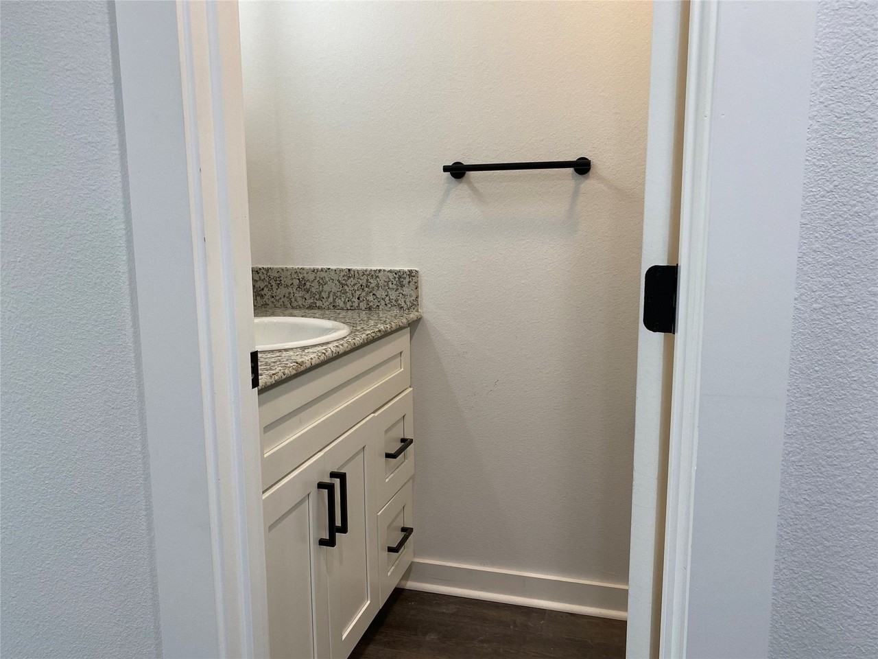 340 Sunnyside Dr #B - Photo 7 of 23