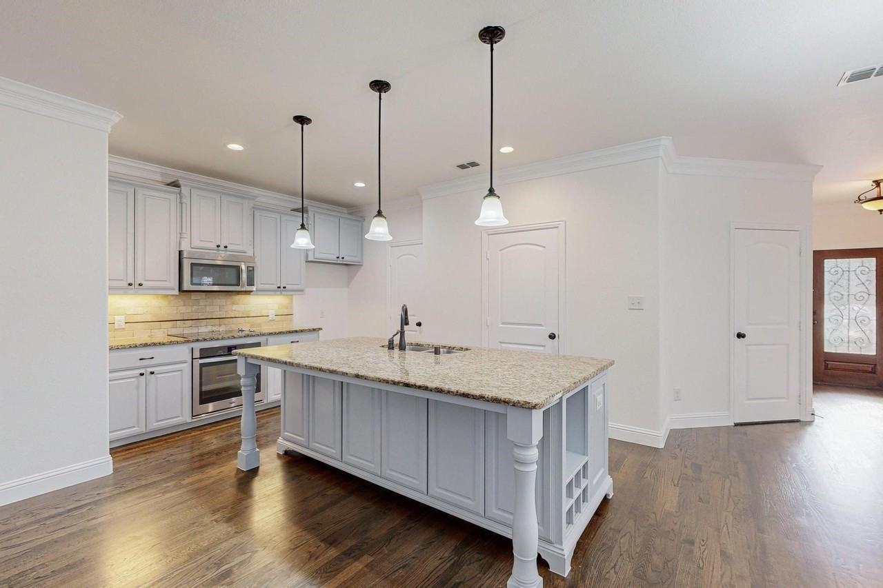 712 Davinci Ct - Photo 6 of 33