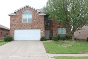 featured image of 2425 Collier Dr