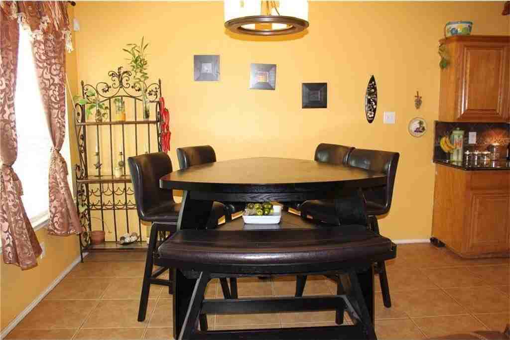 2425 Collier Dr - Photo 6 of 19