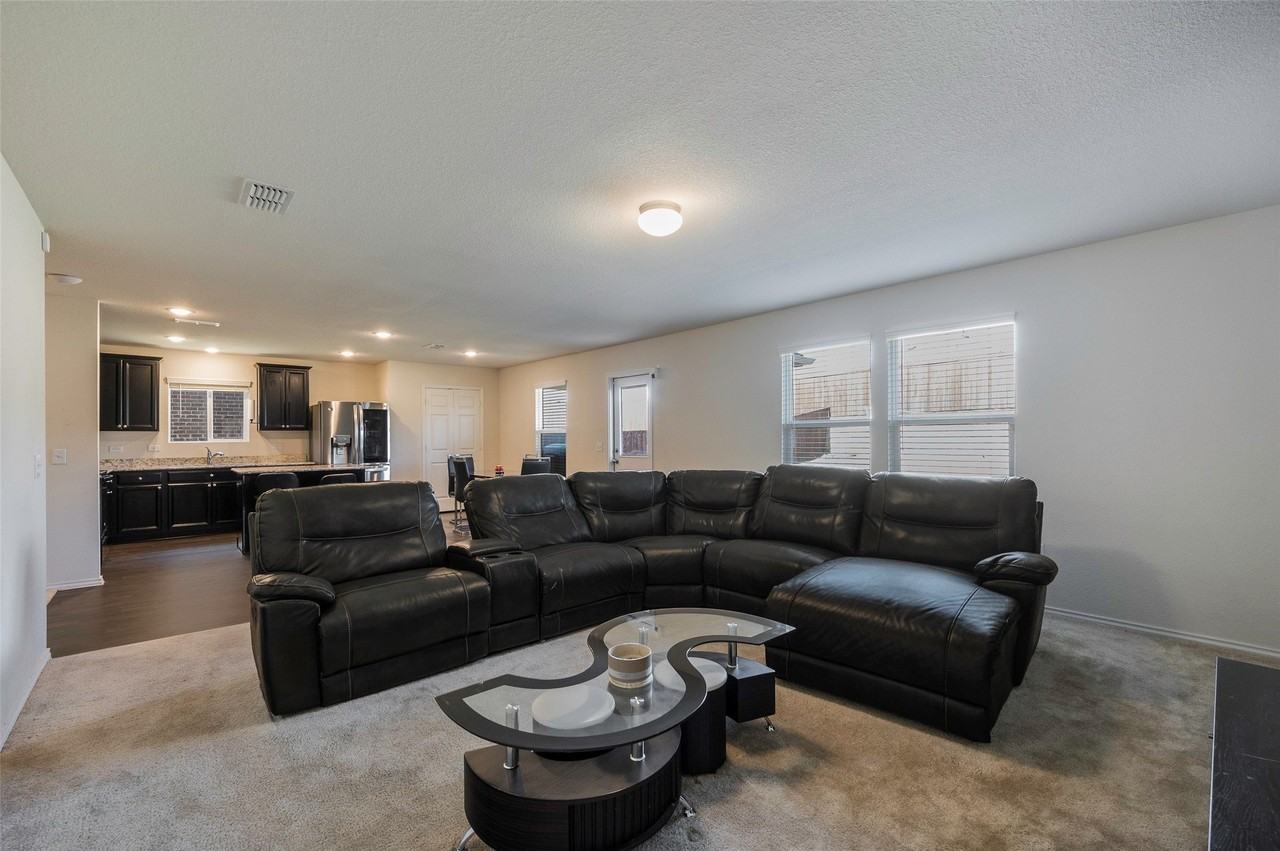 1233 Trace Dr - Photo 2 of 24
