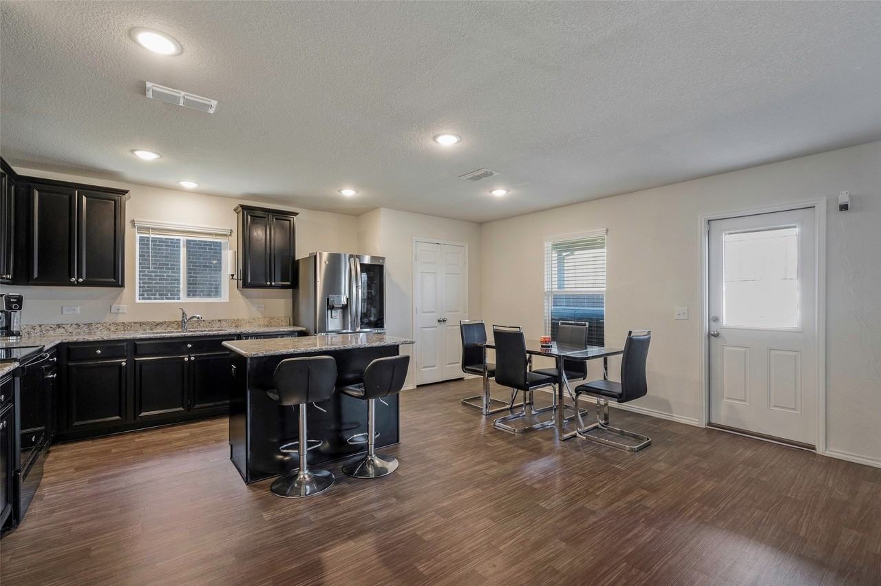 1233 Trace Dr - Photo 5 of 24