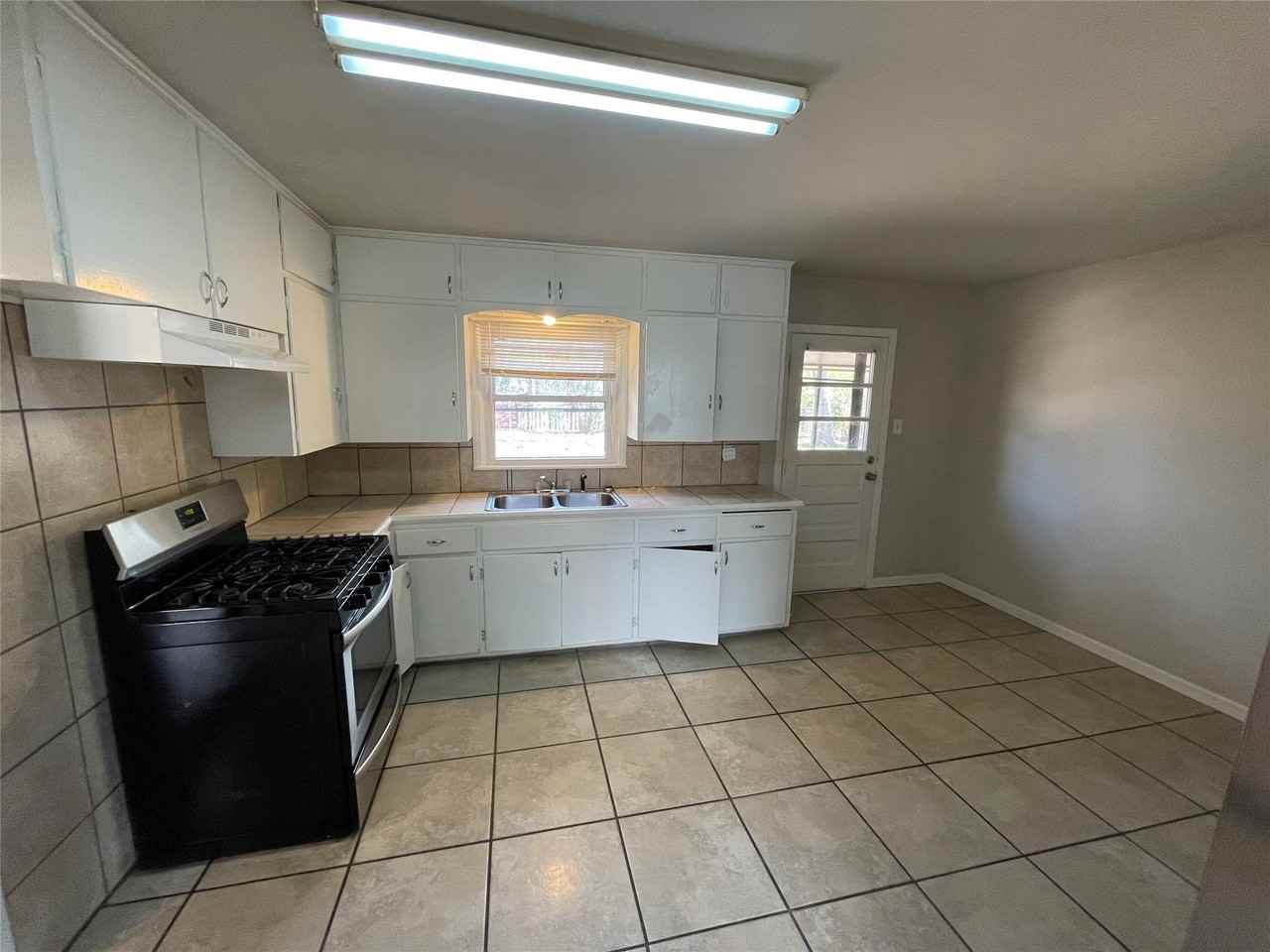 1309 N Binkley St - Photo 2 of 12