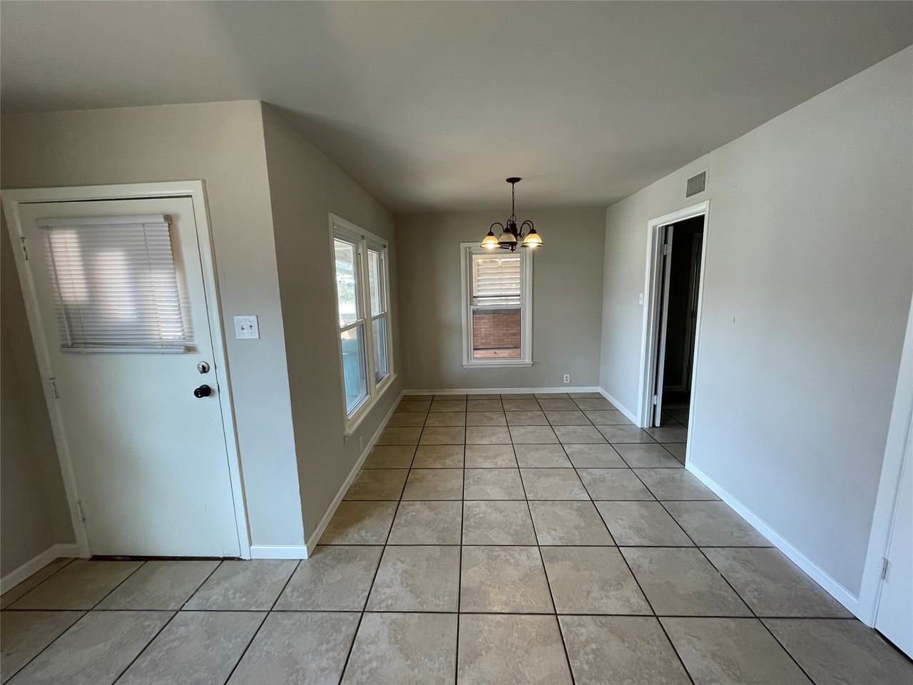 1309 N Binkley St - Photo 3 of 12