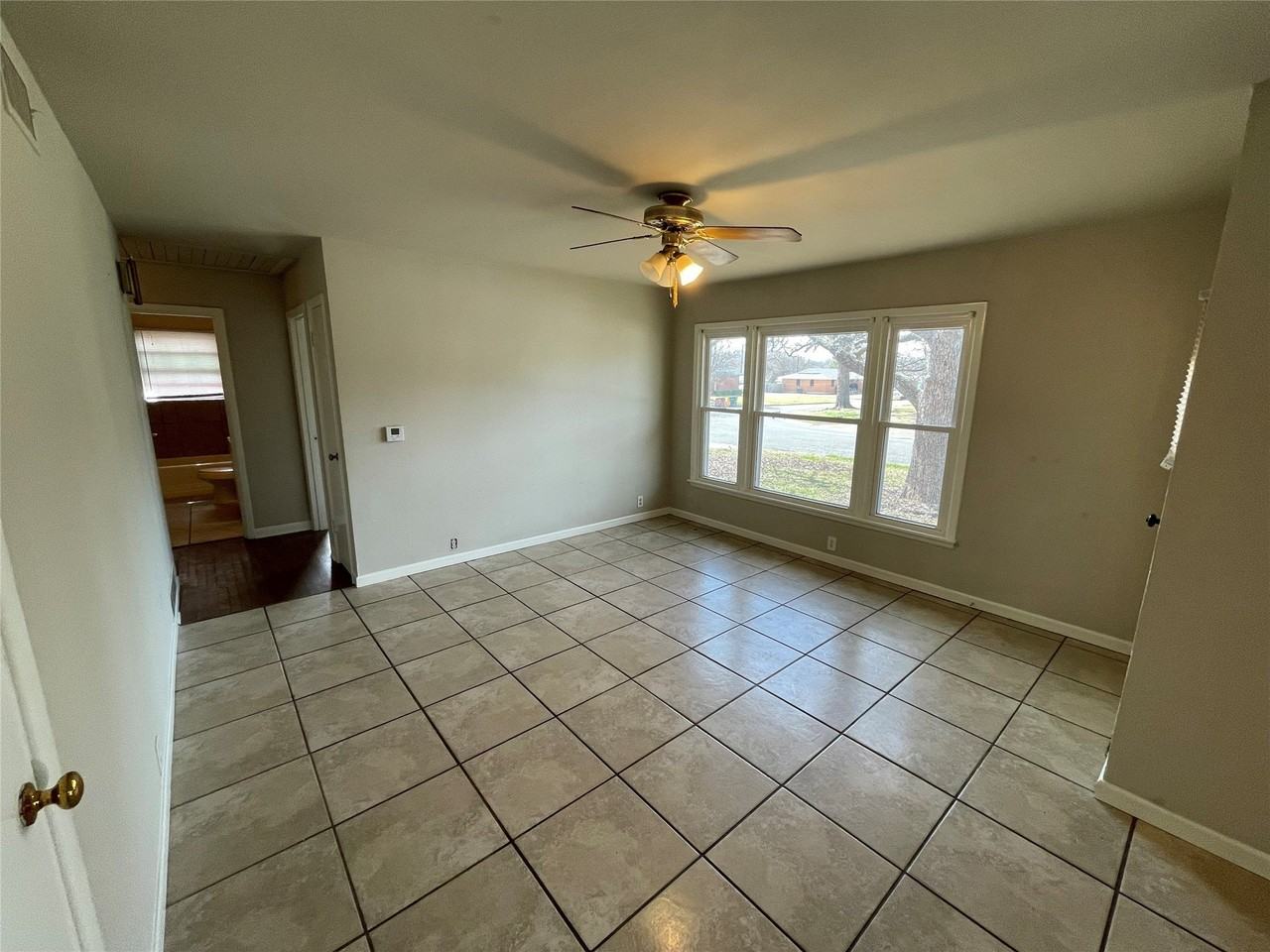 1309 N Binkley St - Photo 4 of 12