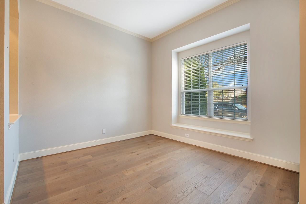 1838 Crowbridge Dr - Photo 6 of 34