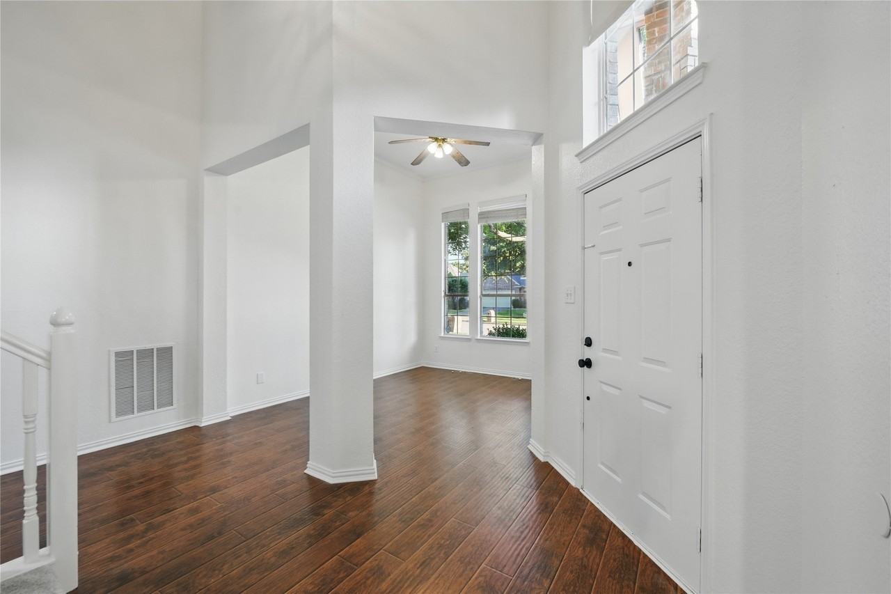 916 Sugarberry Ln - Photo 7 of 31