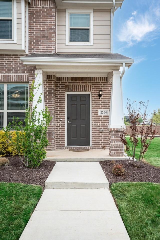 2204 Greystone Dr - Photo 2 of 25